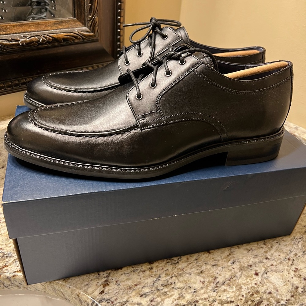 Cole Haan Wells Apron Oxford size 10. New in box